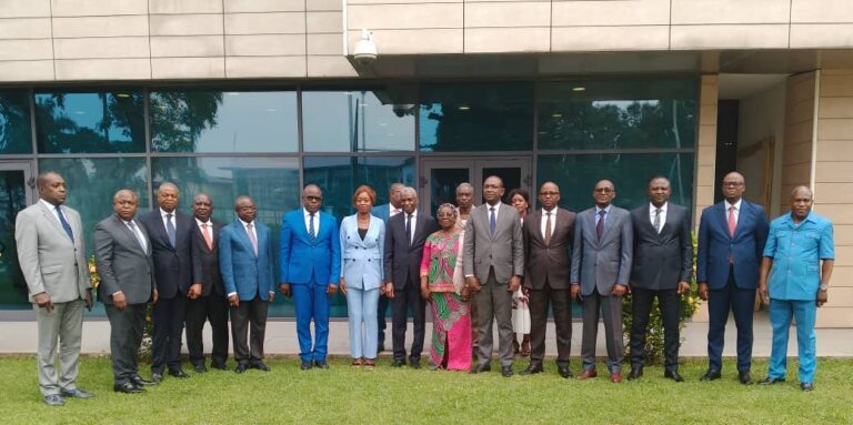 Photo-de-famille-des-membres-du-Comite-du-Pagir