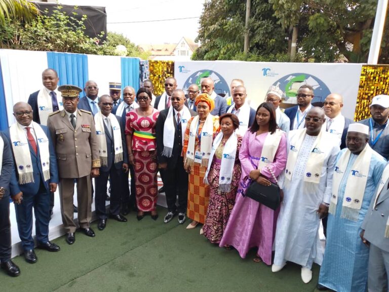 la_photo_de_famille_a_louverture_des_10_e_journees_du_chargeur_africain